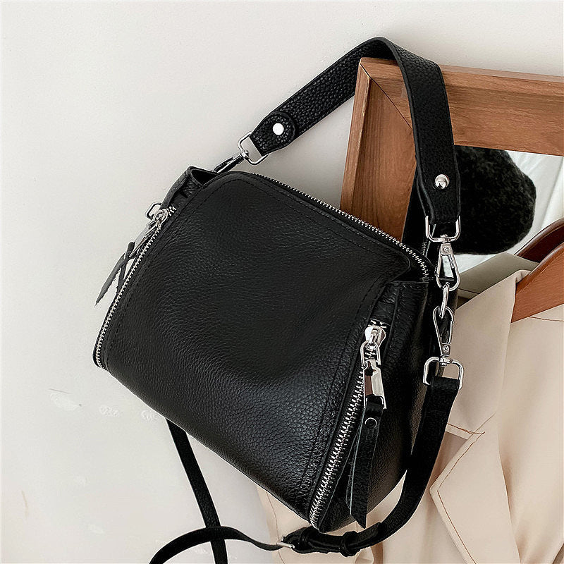 Women's First Layer Cowhide Saddle Genuine Leather Women's Messenger Bag