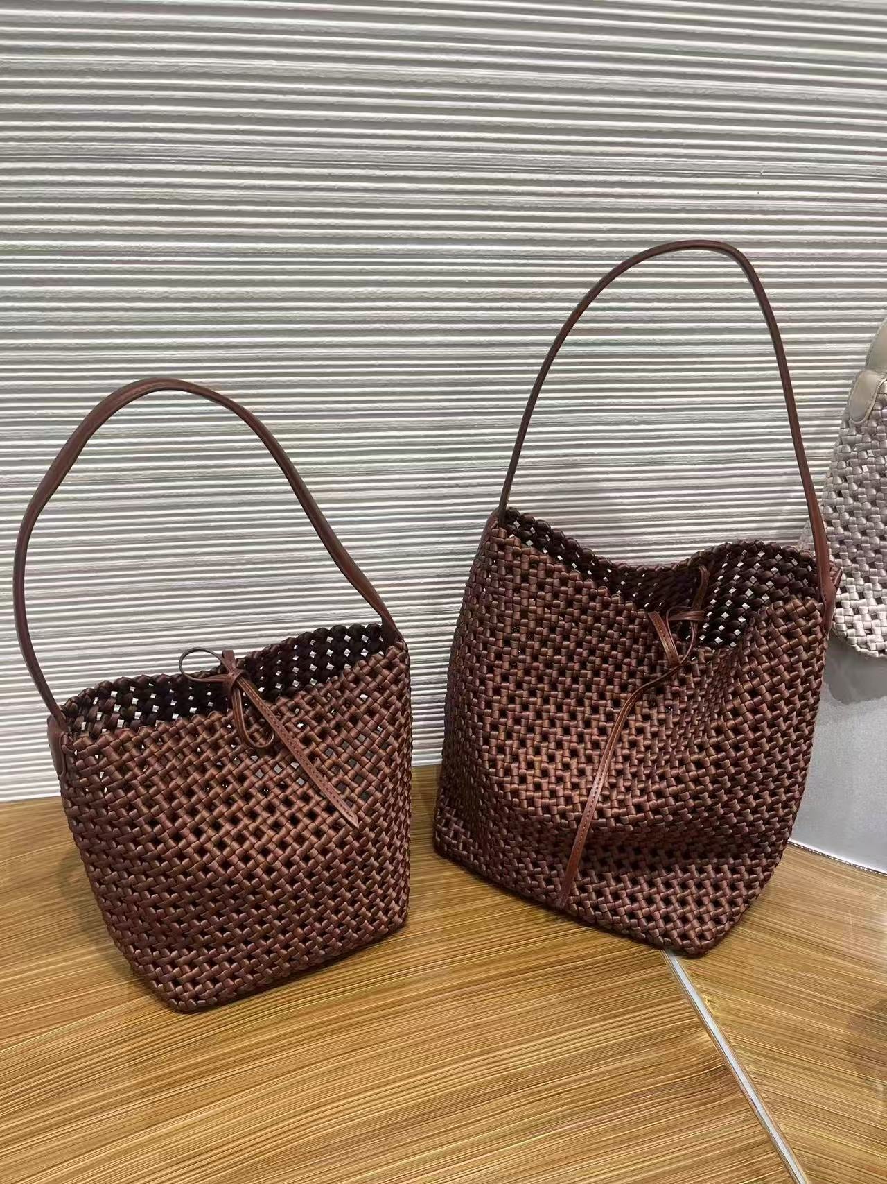 Authentic Leather Hollow Out Hand Holding High-grade Large Capacity Mother Women's Shoulder Bag