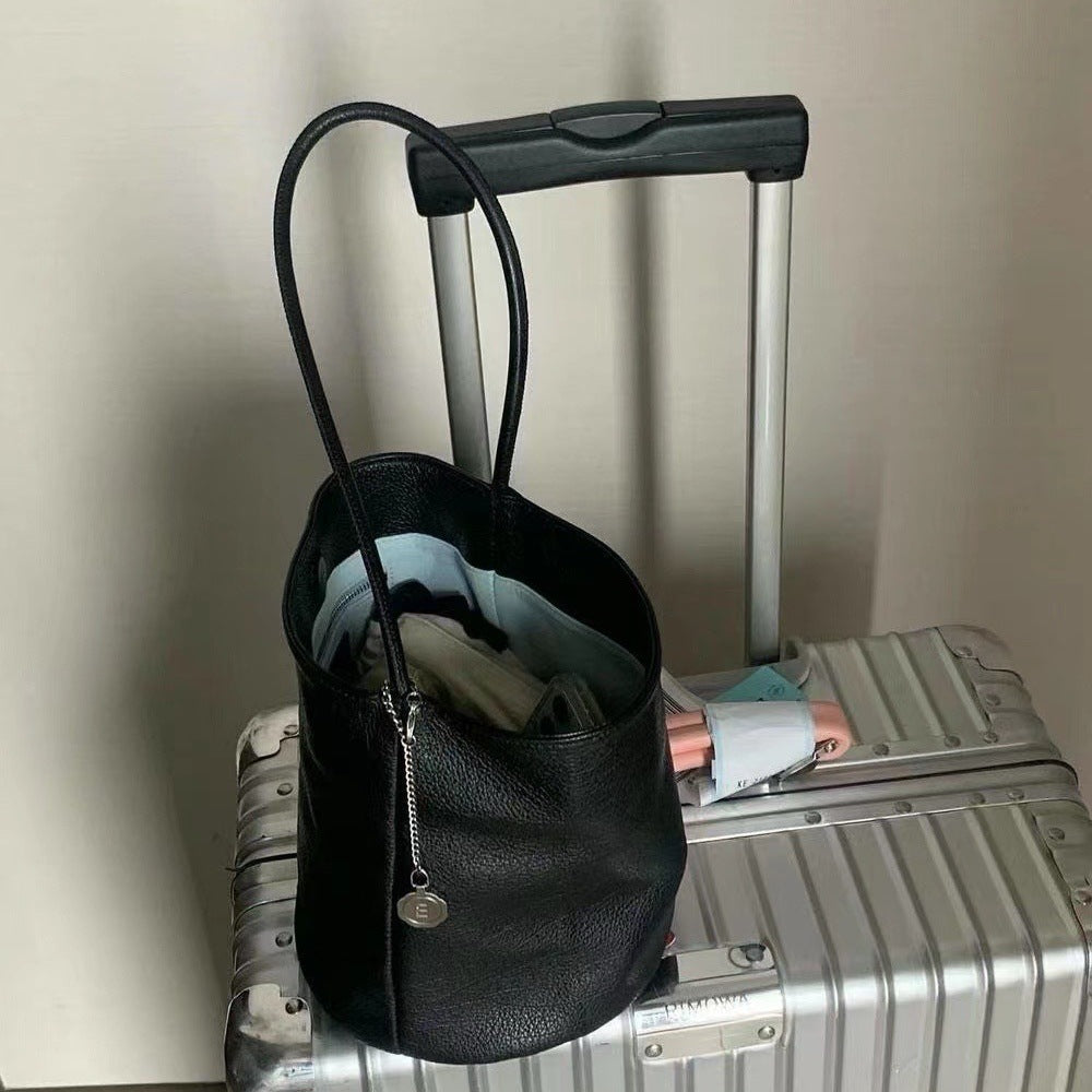 Women's Niche Soft Leather Summer Commute Large Capacity Cylinder Women's Handbag