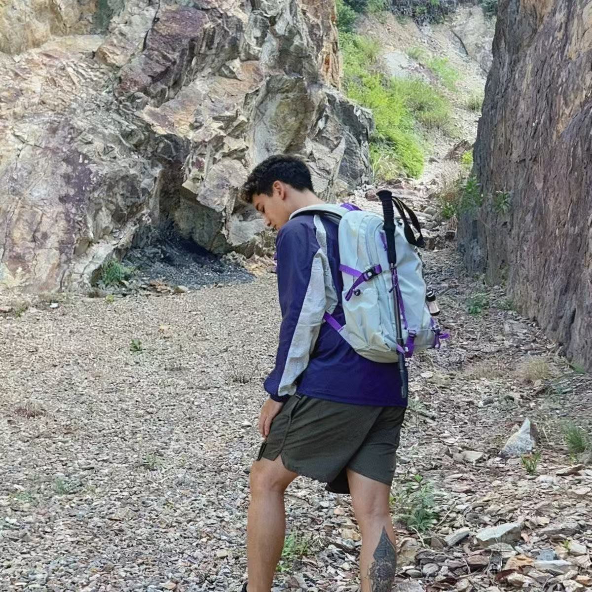Large Capacity Lightweight Multifunctional Climbing Commuting Yellow Mountain Climbing, Hiking Bag