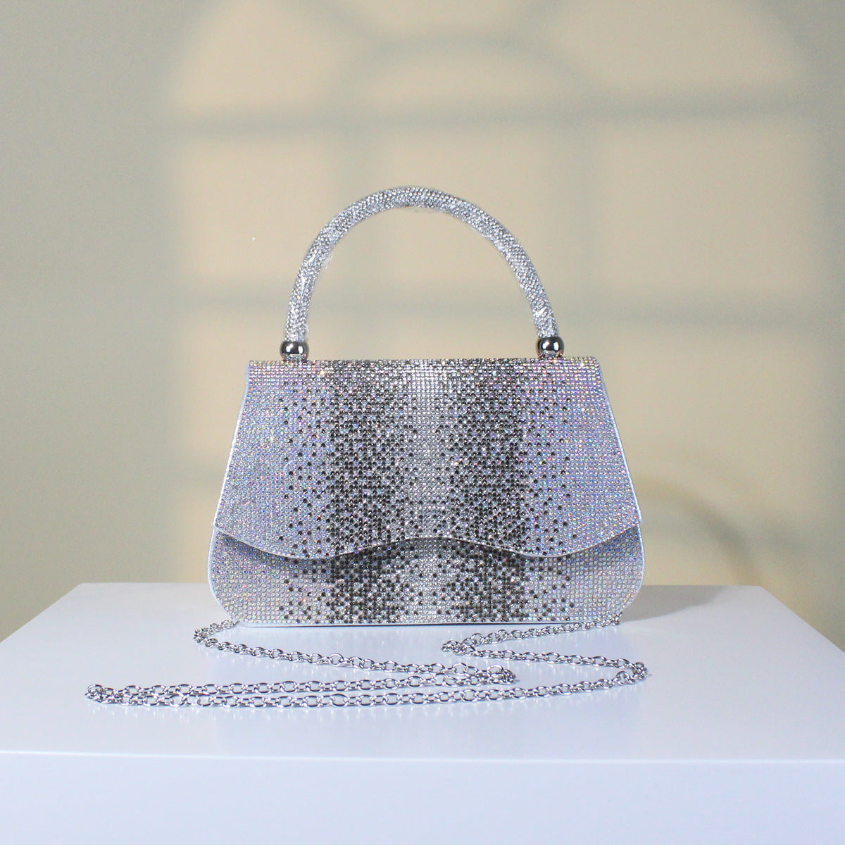 Women's Exquisite Elegant Dress Garment Flip Hand Holding Clutch Fashion Dinner Bag