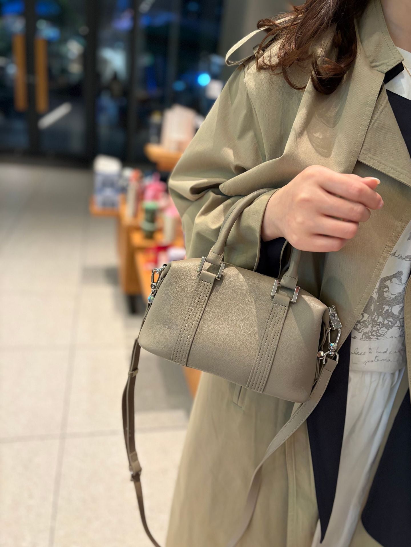 Women's Cowhide Natural Drop One Zipper Simple Underarm Shopping Bags