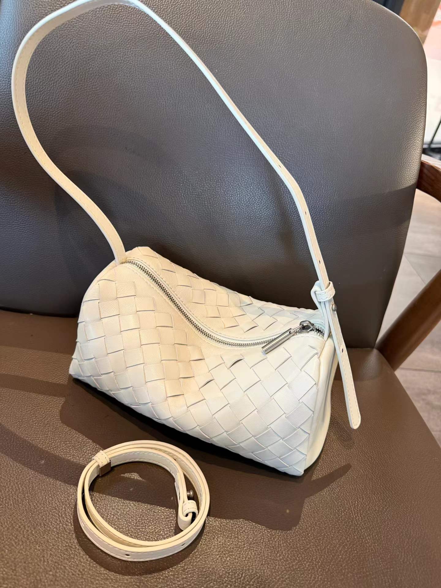 Women's Sheepskin Woven Lunch Box Portable Underarm Women's Shoulder Bag