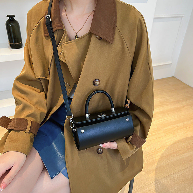 Women's French Minority Solid Color Simple Portable Western Shoulder Bags