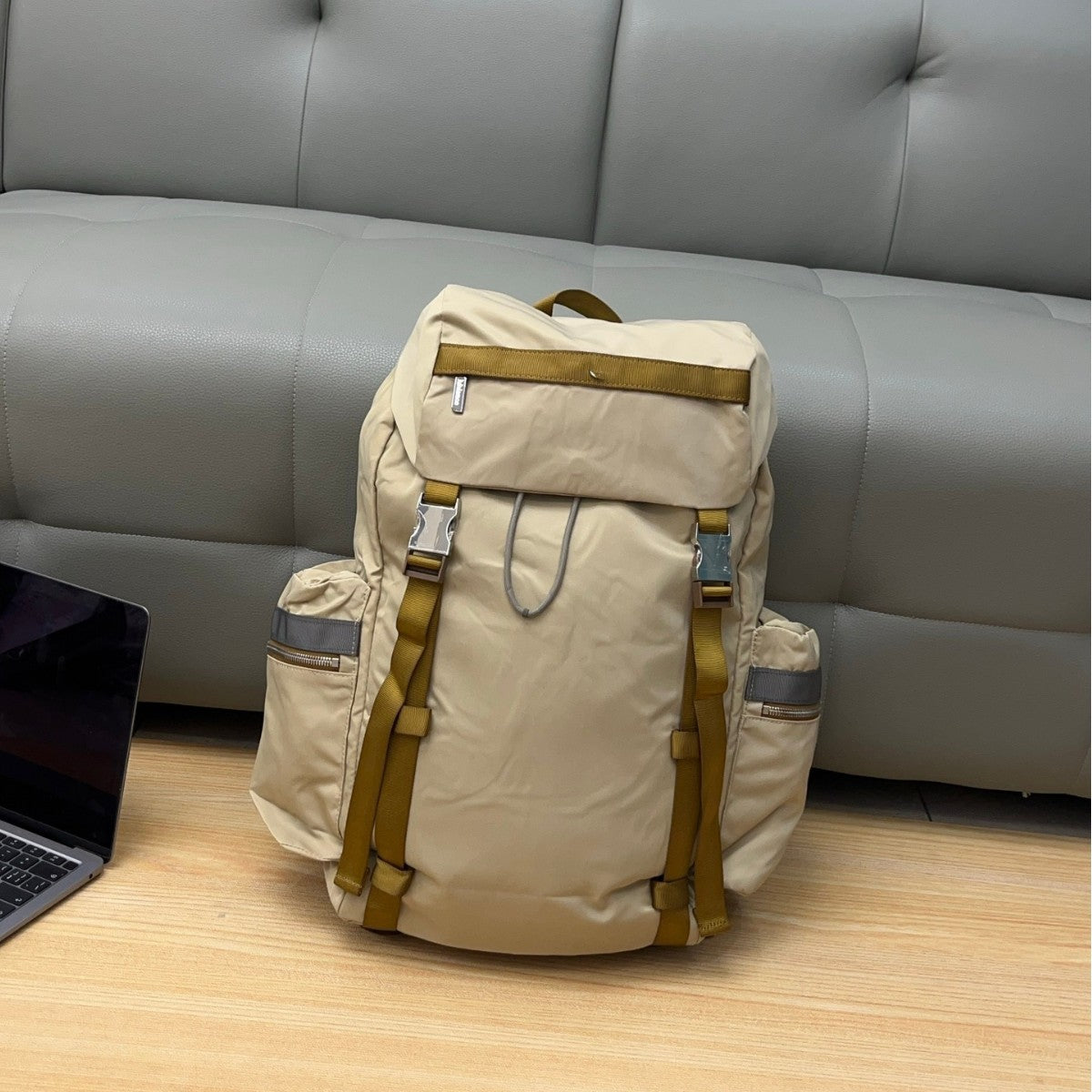 Beautiful High Quality Large Capacity Computer Leisure Backpack