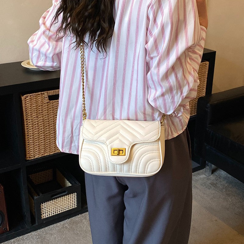 Women's Spring Niche Diamond Pattern Chain Versatile Large Capacity Affordable Luxury Women's Messenger Bag