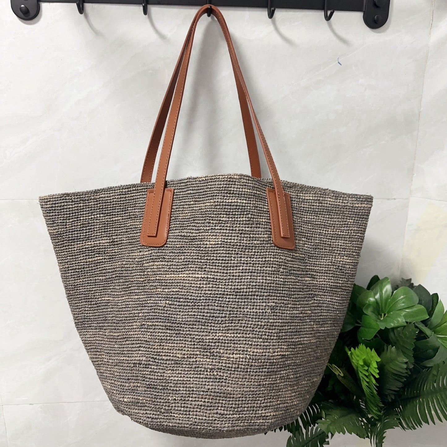 Women's Leather Strap Raffia Woven Seaside Holiday Women's Shoulder Bag