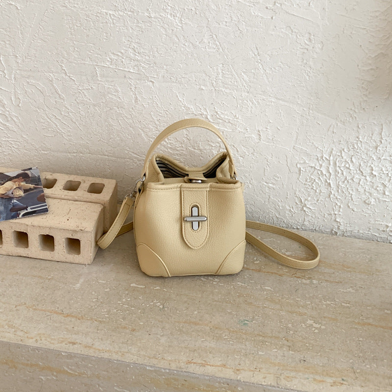 Women's Popular Western Style Super Niche Portable Women's Messenger Bag