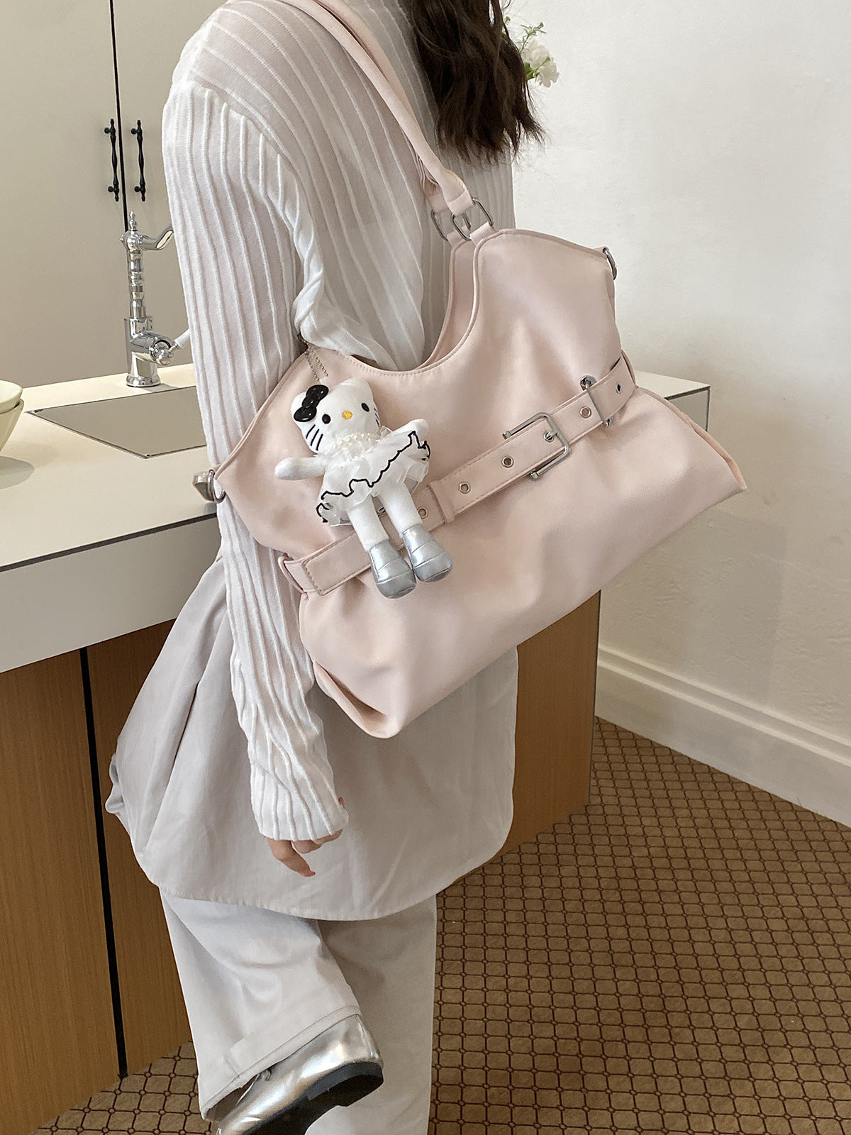 Women's Style Locomotive Large Capacity Fashionable Stylish Women's Shoulder Bag