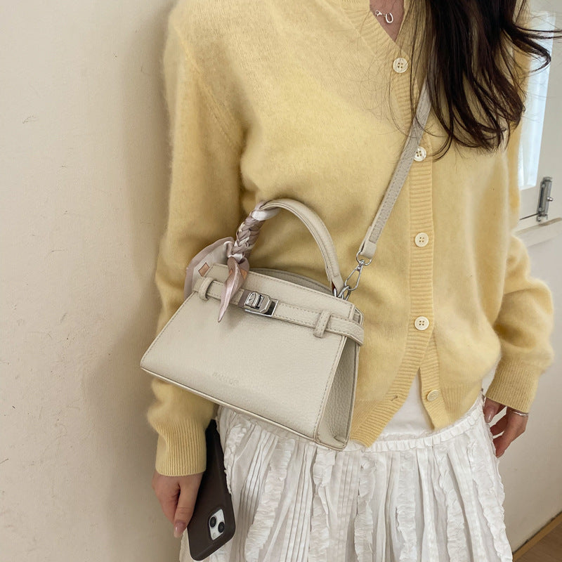 Women's Korean Style Niche Portable Pouch Spring Stylish Good Texture Women's Messenger Bag