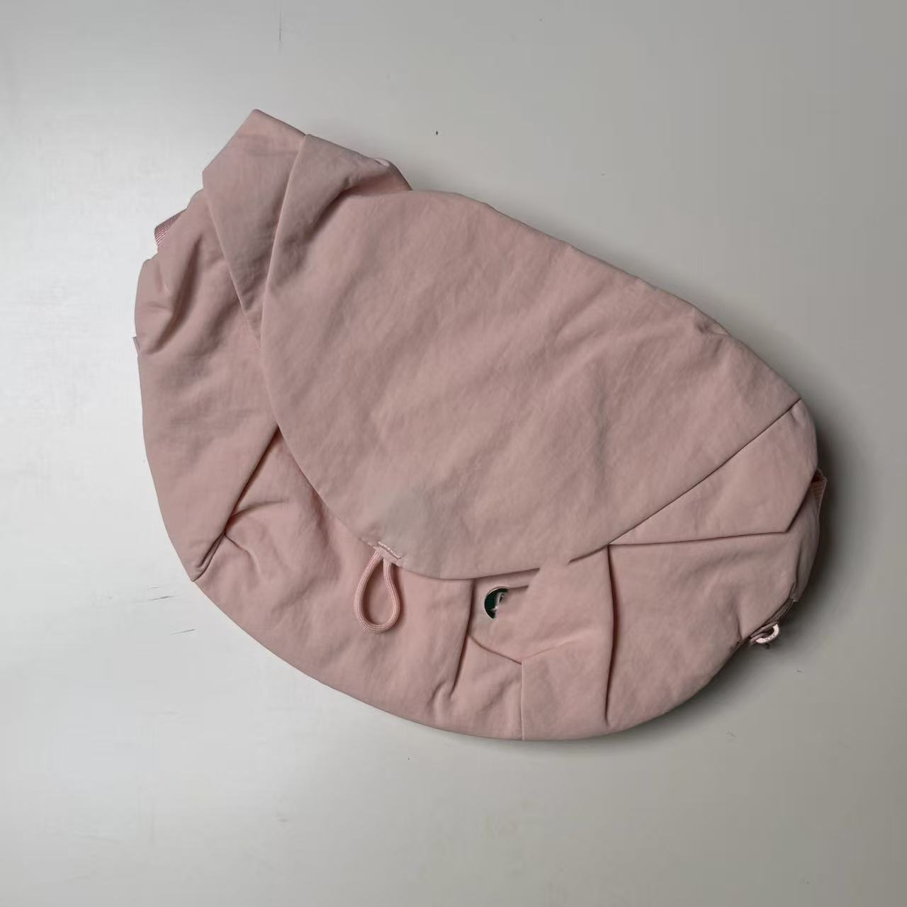 Magnetic Eucalyptus Gray Second-hand Basic Capacity Bags