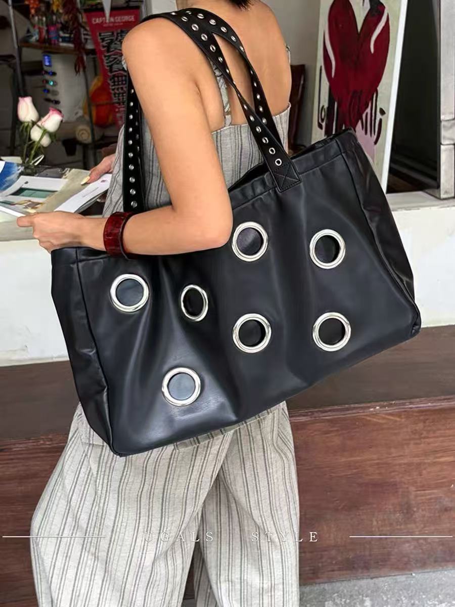 Temperament Wild Rivet Large Capacity Shopping Women's Shoulder Bag
