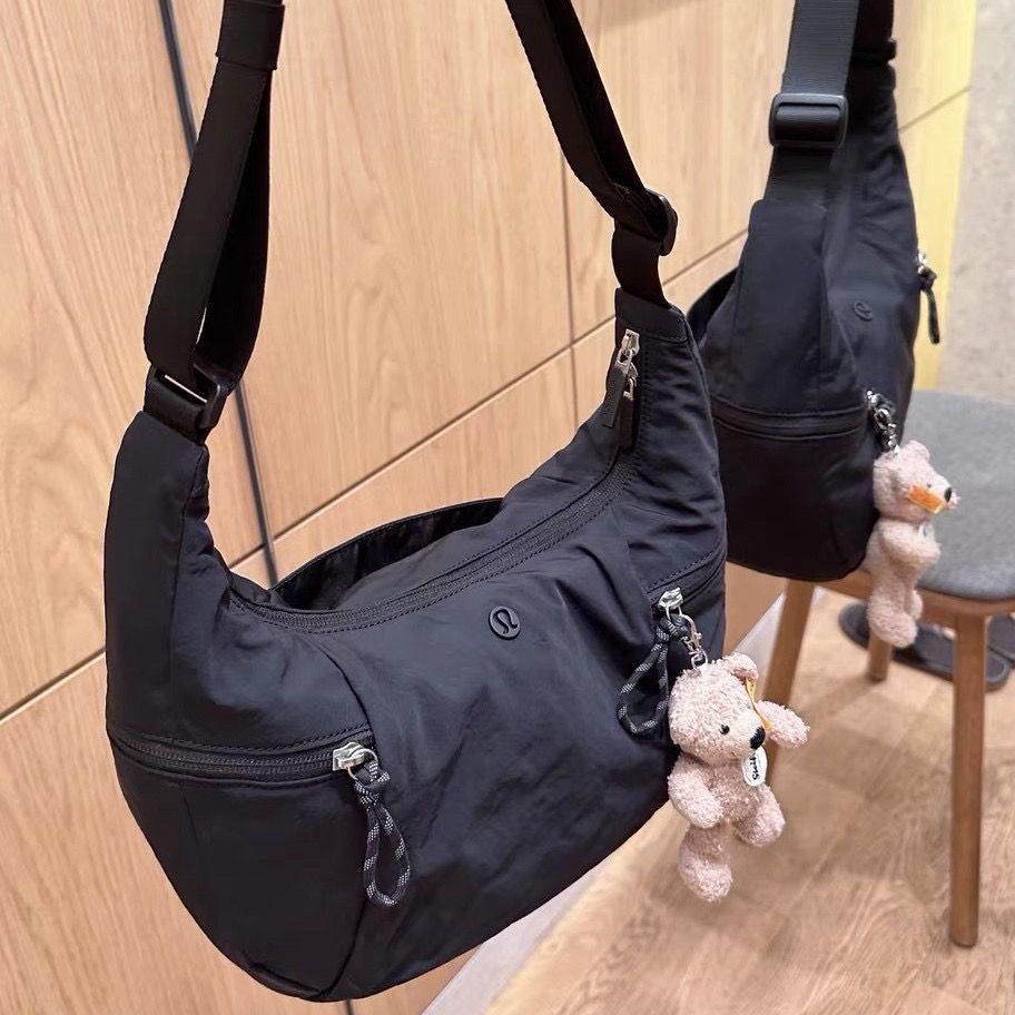 Elegant Croissant Single Fitness Large Capacity Sports Satchel, Hanging Bag