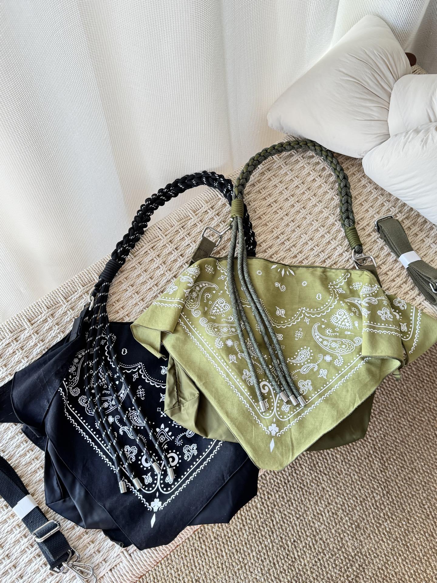 Printed Nylon Canvas Idle Style Large Capacity Women's Shoulder Bag
