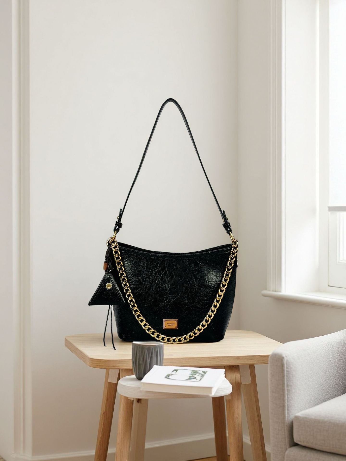 Casual Women's Black Gold Chain Daily Women's Messenger Bag