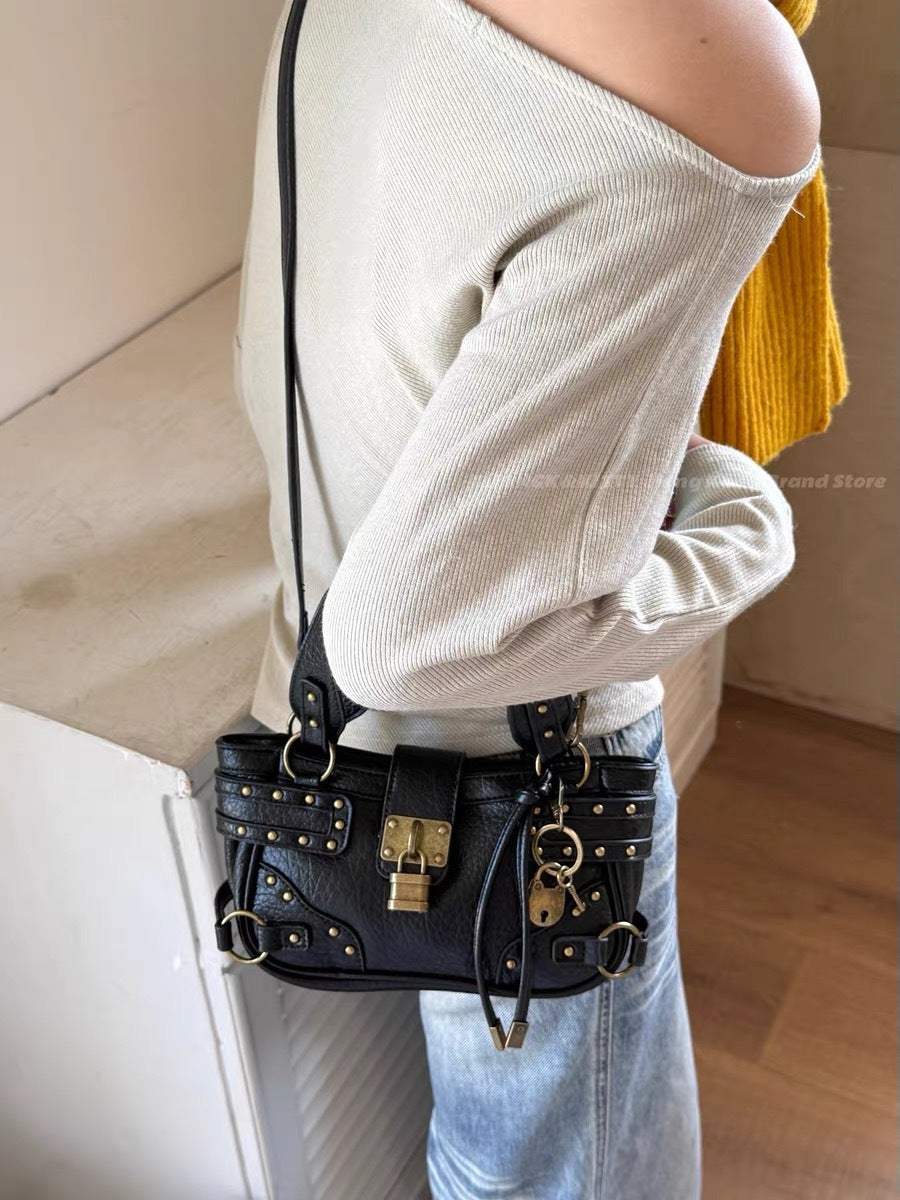 Women's Style Niche Early Sense Rivet Retro Street Motorcycle Women's Messenger Bag