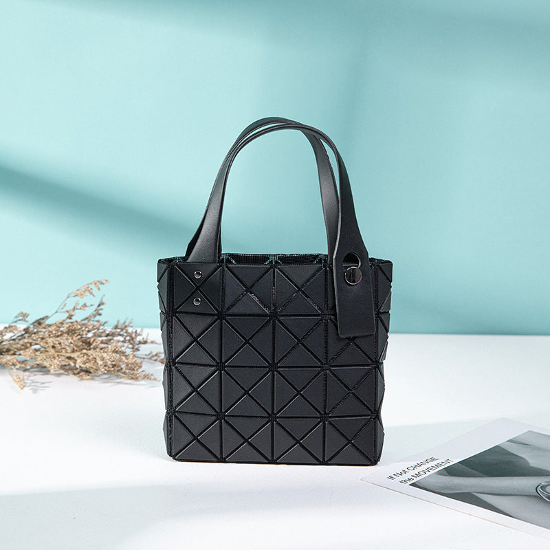 Women's Simple Rhombus Stitching Geometric Folding Commuter Chain Handbags