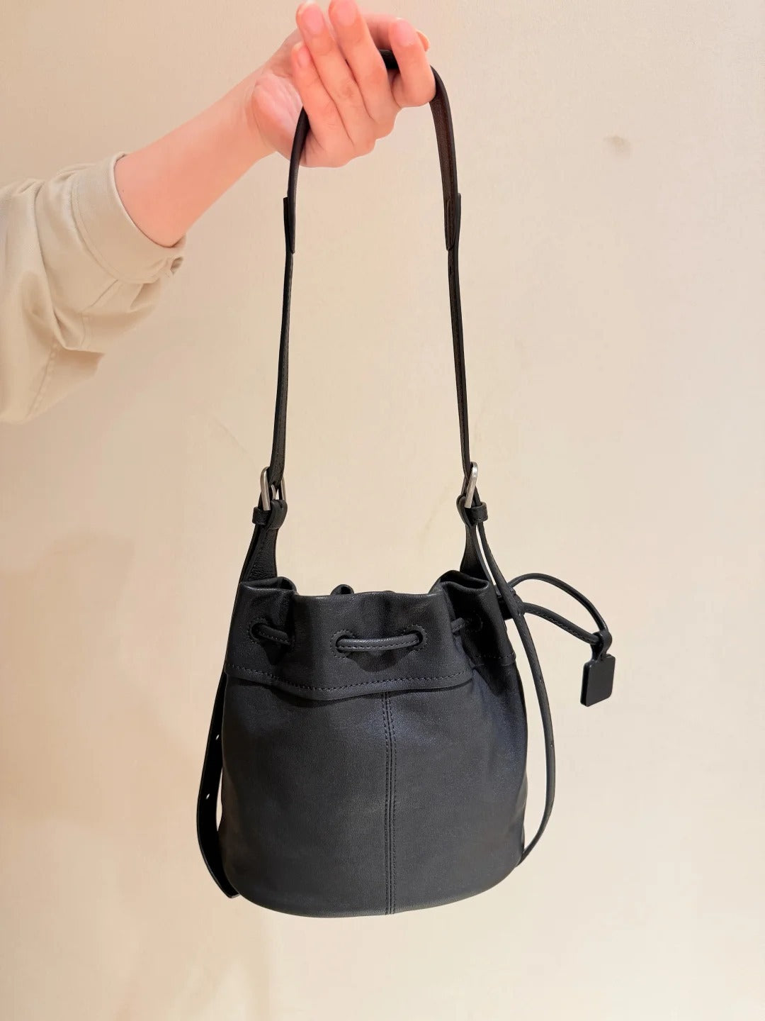 Charming Women's Niche Drawstring Commute Pouch Women's Messenger Bag