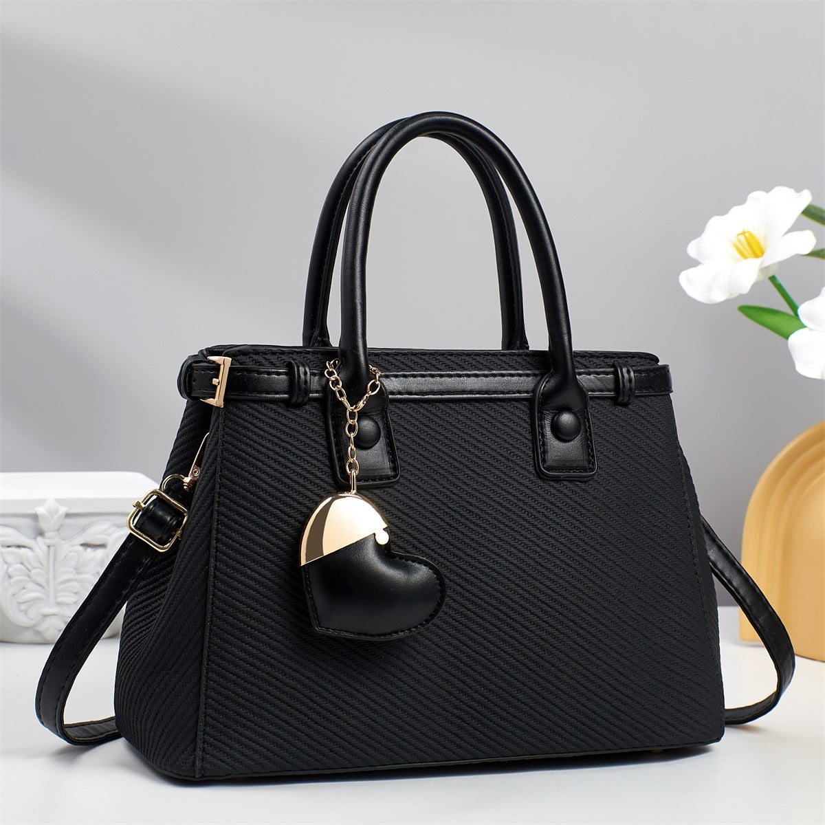 Women's Classic Popular Fashionable Trend Western Style High-grade Large Capacity Women's Handbag