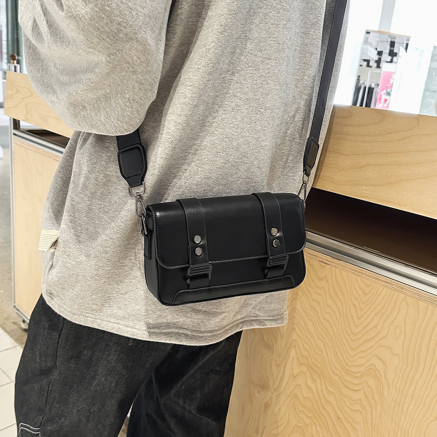 Men's Retro Fashion Flip Simple Horizontal Street Men's Shoulder Bag