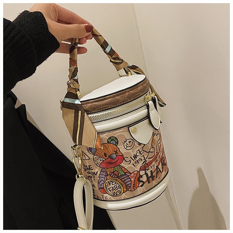 Women's Bear Iti Round Trendy Stylish Textured Women's Shoulder Bag
