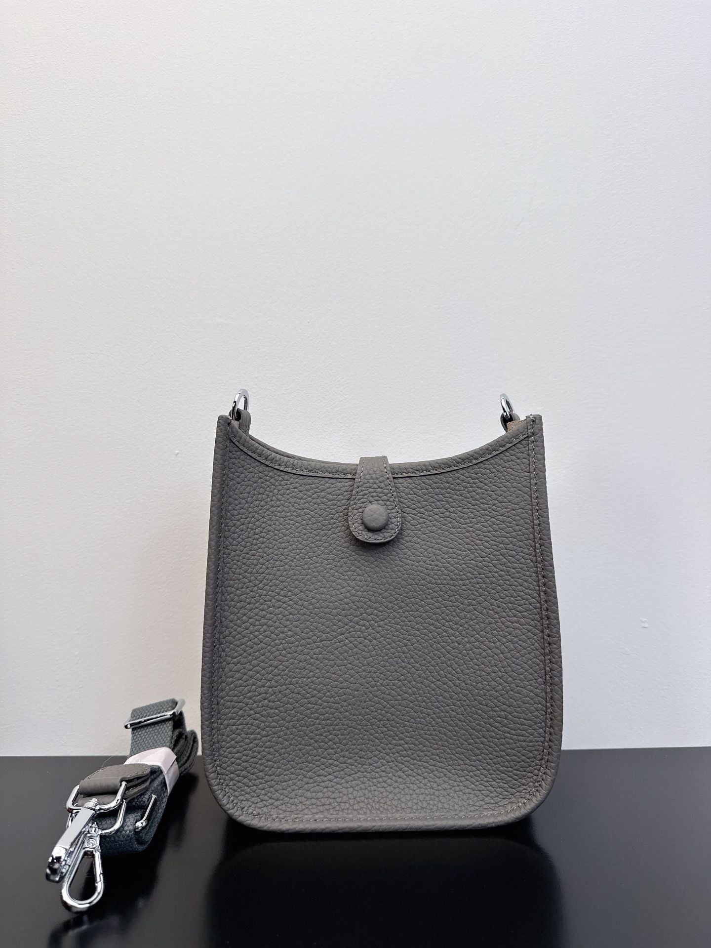 Women's Advanced Texture First Layer Cowhide Hollow Lychee Women's Messenger Bag