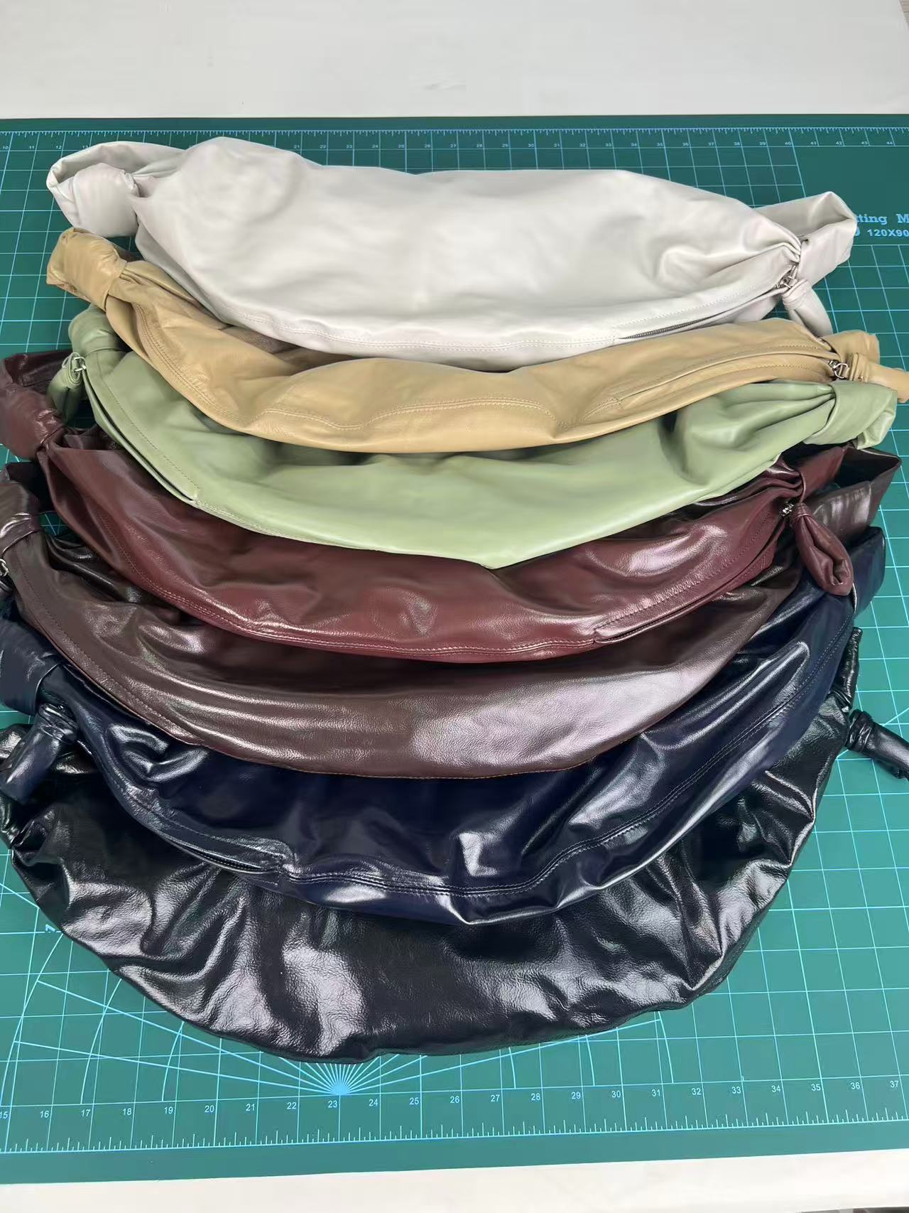 Ceiling Paper Cowhide Croissant Texture Feeling First Layer Genuine Women's Messenger Bag