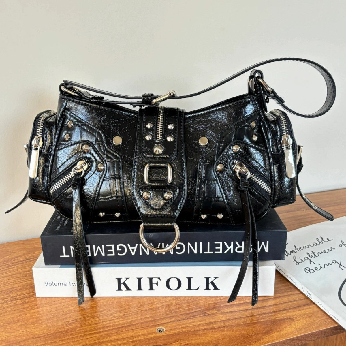 Niche High-grade Fashion Motorcycle Female Hot Style Commuter Women's Messenger Bag