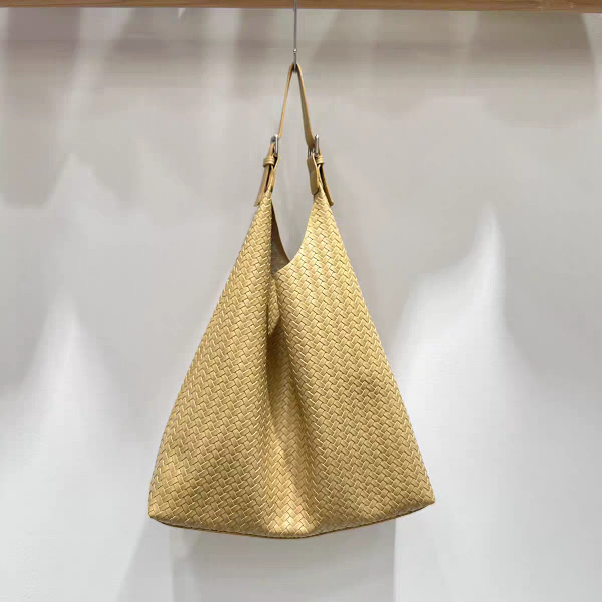 Women's Fashionable Soft Leather Woven Large Capacity Bags
