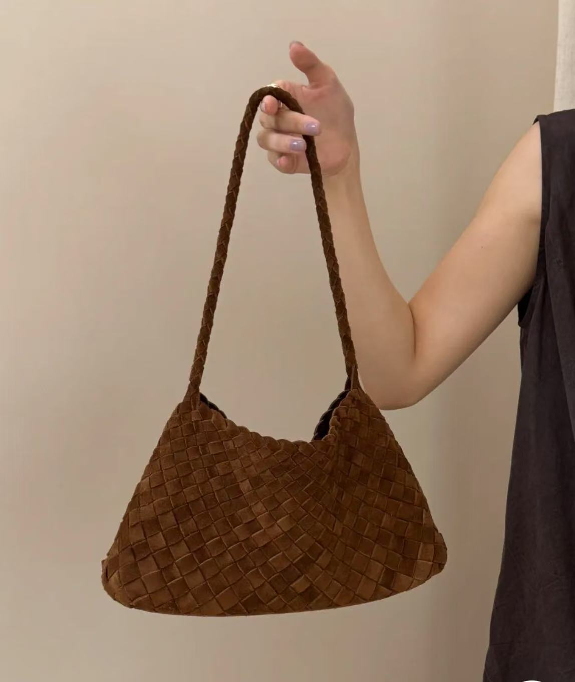 Women's Frosted Hand-woven Niche Minimalist Retro Style Women's Shoulder Bag