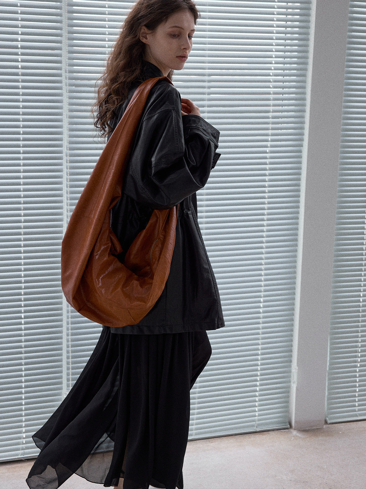 Women's Color Soft Paper Oil Wax Leather Everyday Joker Commuter Tribute Bags
