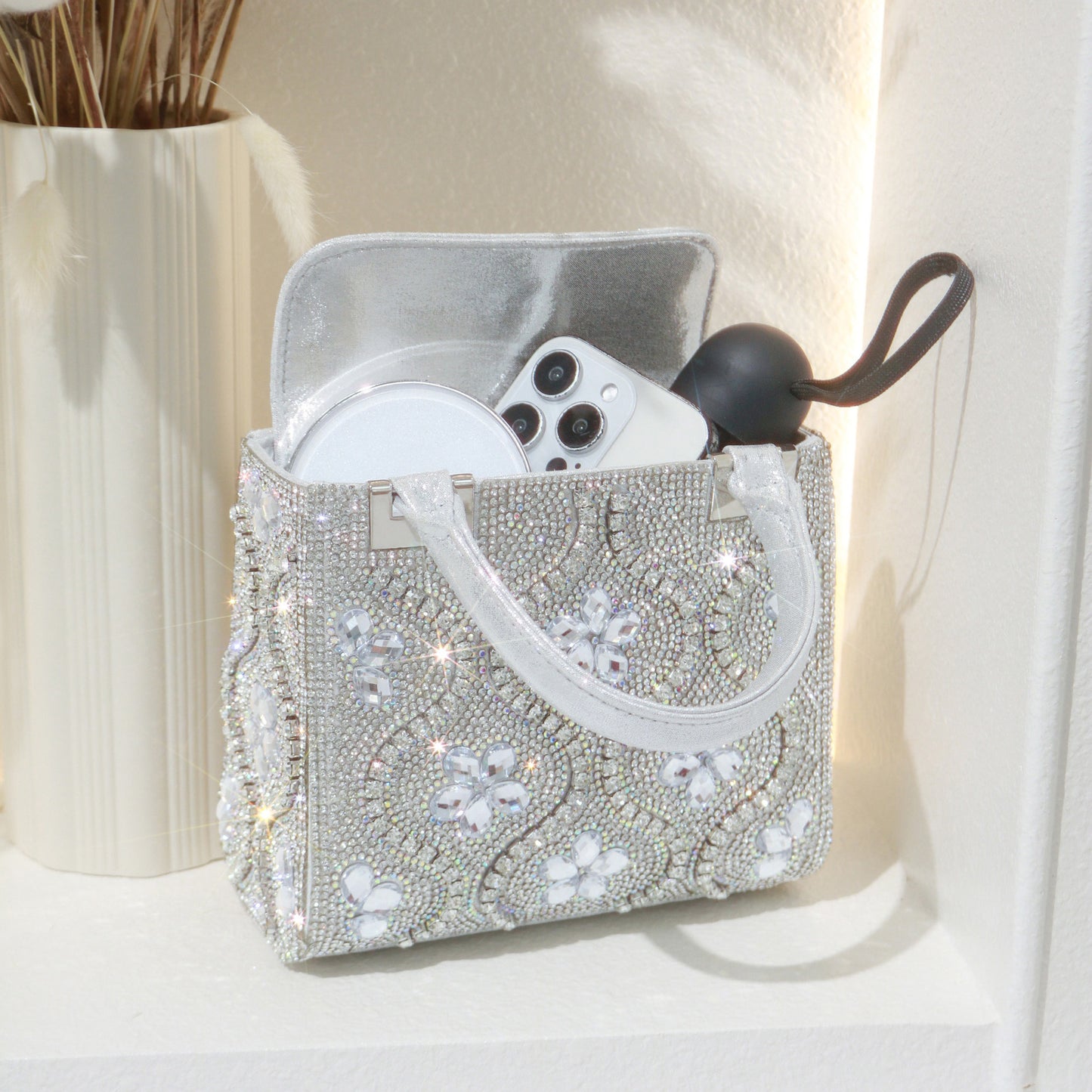 Women's Large Capacity High Sense Princess Hand Handbags