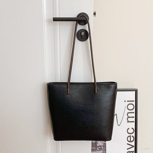 Women's Oil Wax Leather Solid Color Large Capacity Portable Underarm Bags