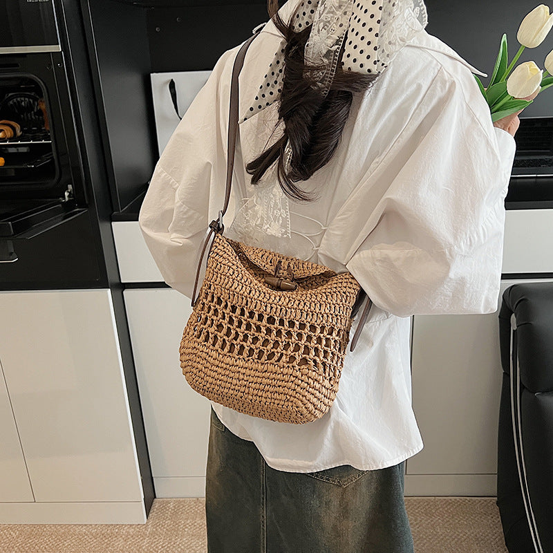 Women's Hand-woven Seaside Holiday Large Capacity Totes Commuting Women's Messenger Bag