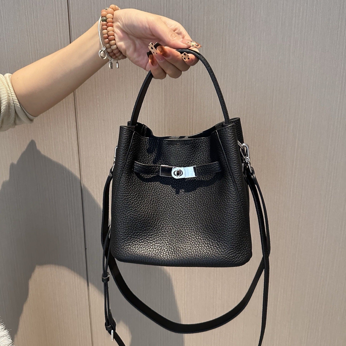 Women's Simple Portable Cowhide Lychee Pattern Carrying Vegetable Bucket Bags