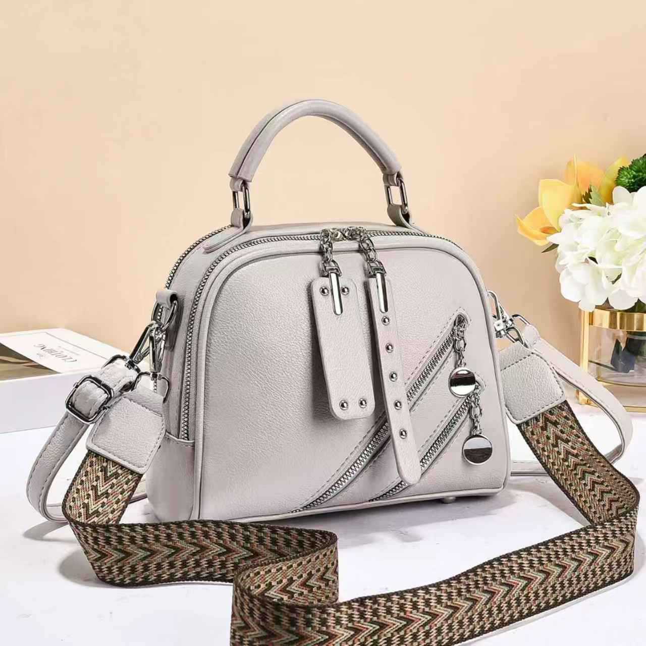 Women's High-grade Fashionable Practical Large Capacity Women's Handbag