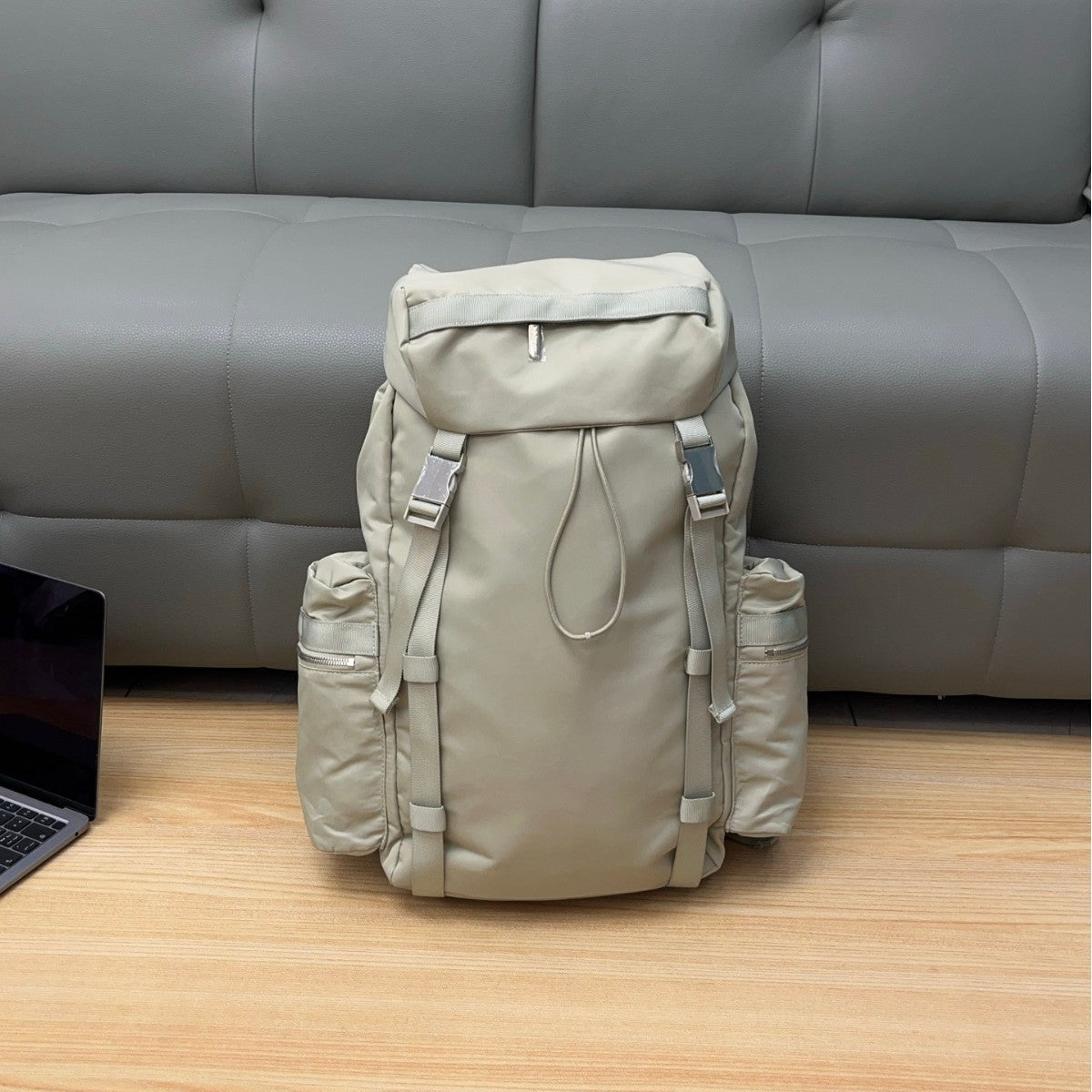 Beautiful High Quality Large Capacity Computer Leisure Backpack