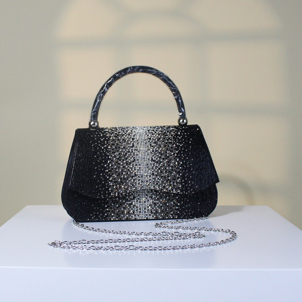 Women's Exquisite Elegant Dress Garment Flip Hand Holding Clutch Fashion Dinner Bag