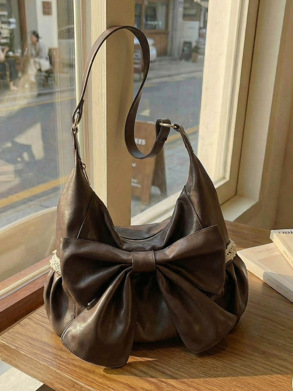 Women's Large Capacity Commuter High-grade Soft Leather Bow Women's Shoulder Bag