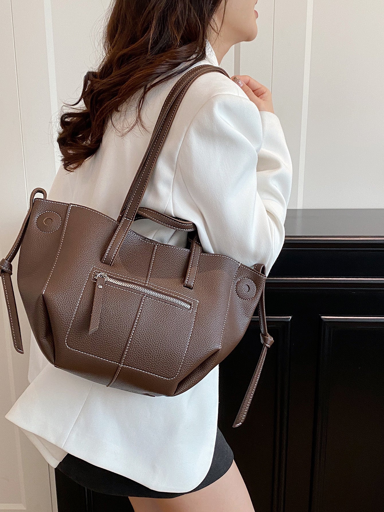 Women's Vintage Large Capacity Korean Style Commuter Good-looking Bags