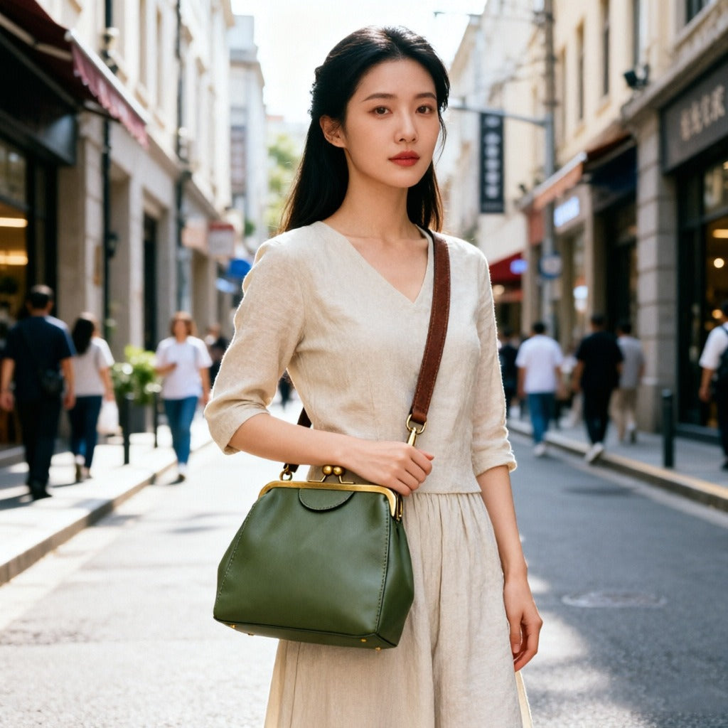 Women's Shell Mobile Many Compartments Clip Retro Women's Messenger Bag