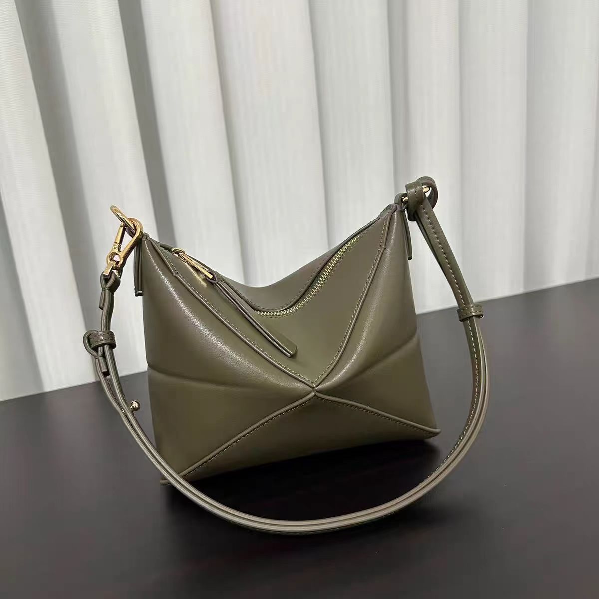 Women's Leather Folding Underarm High-grade Light Luxury Minority Fashion Commuter Women's Messenger Bag