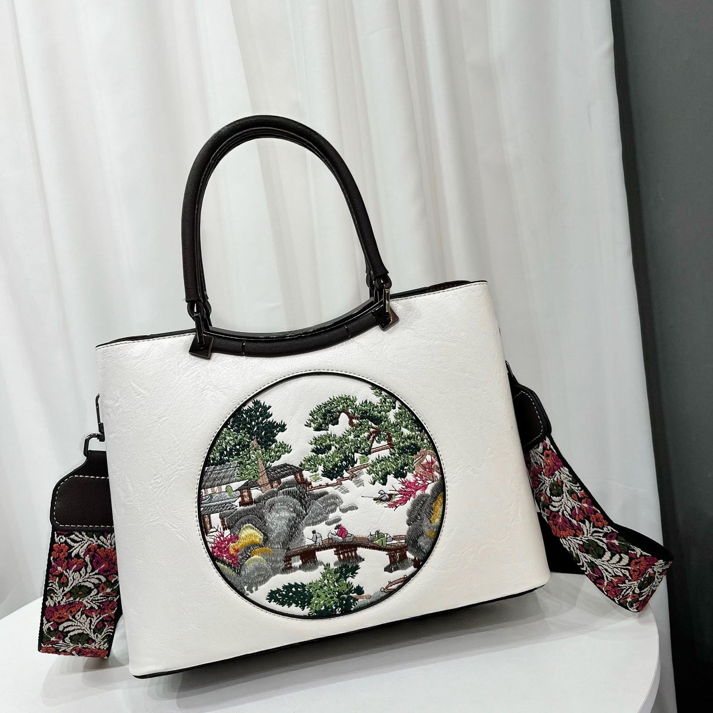 Women's Embroidered Chinese Style Cheongsam Ethnic Large Capacity Leisure Bags