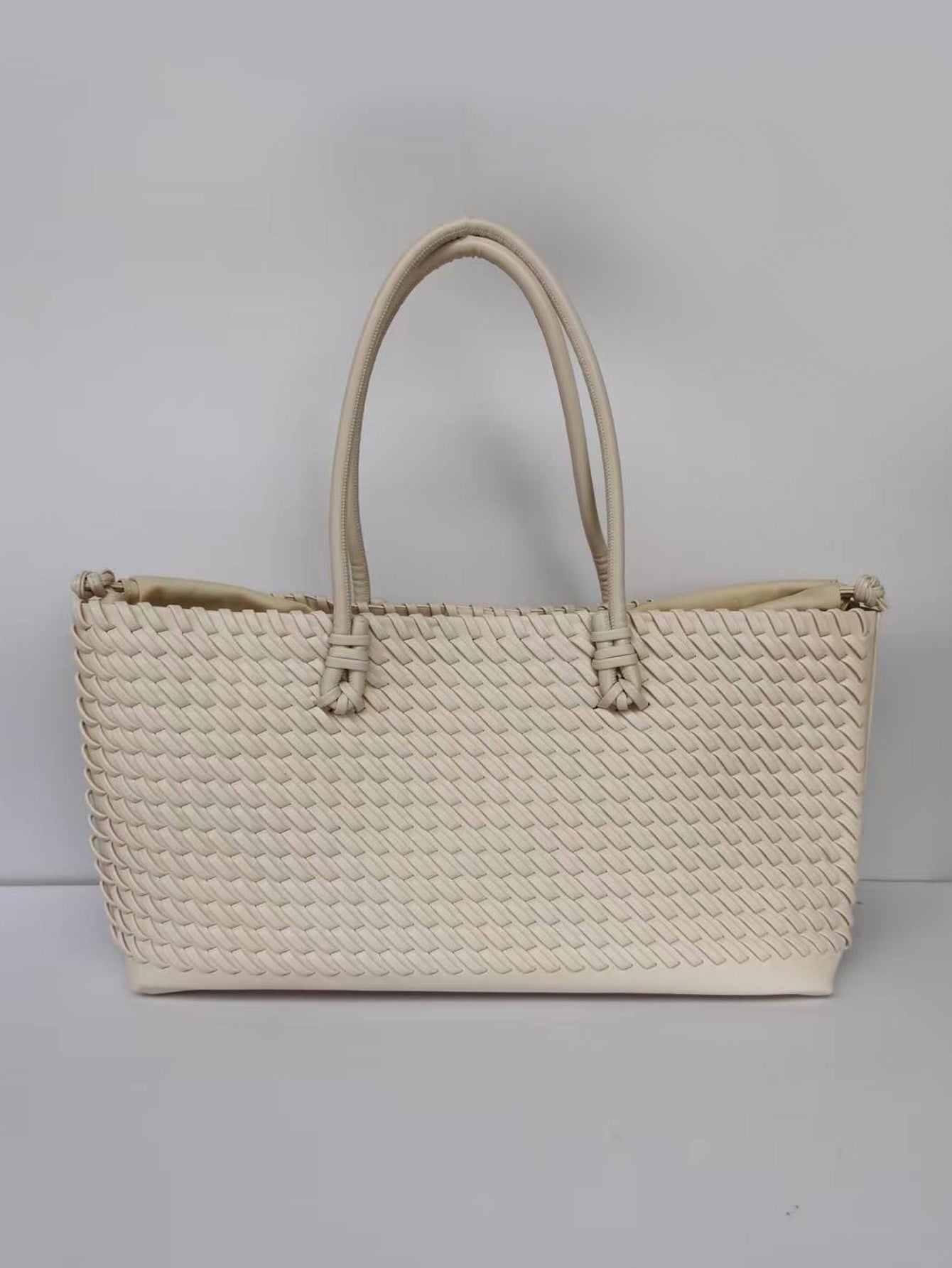 Niche Commuter Woven Fashionable Large Capacity Shoulder Bags