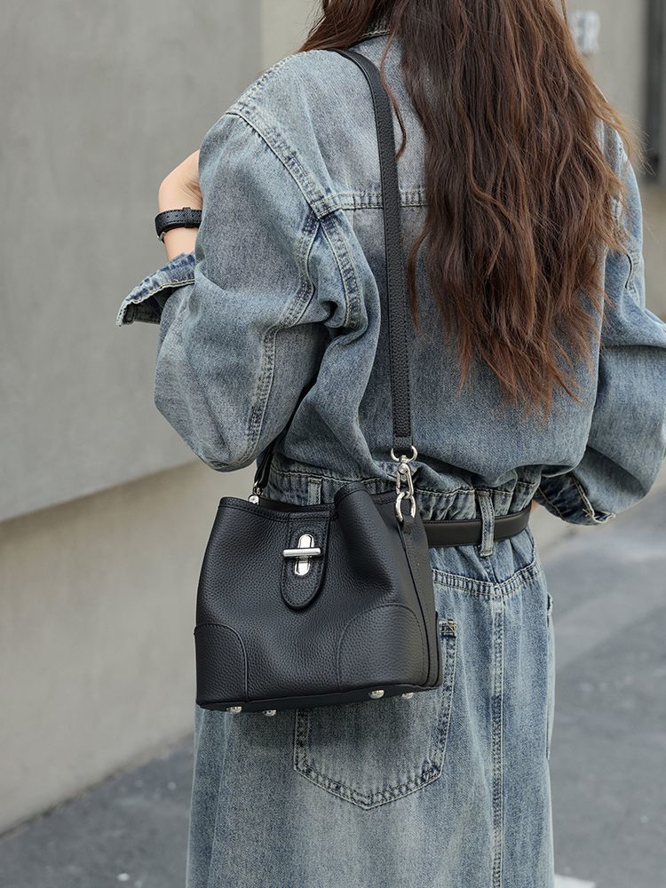 Genuine Leather Minority Large Capacity Commuter Women's Shoulder Bag