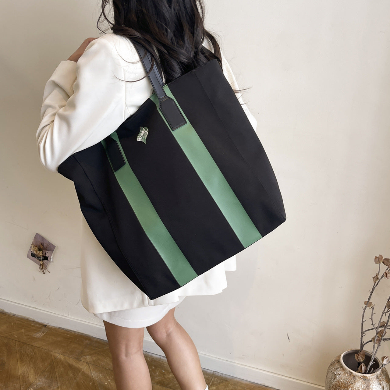Style Contrast Color Striped Large Capacity Nylon Leisure Tote Bag