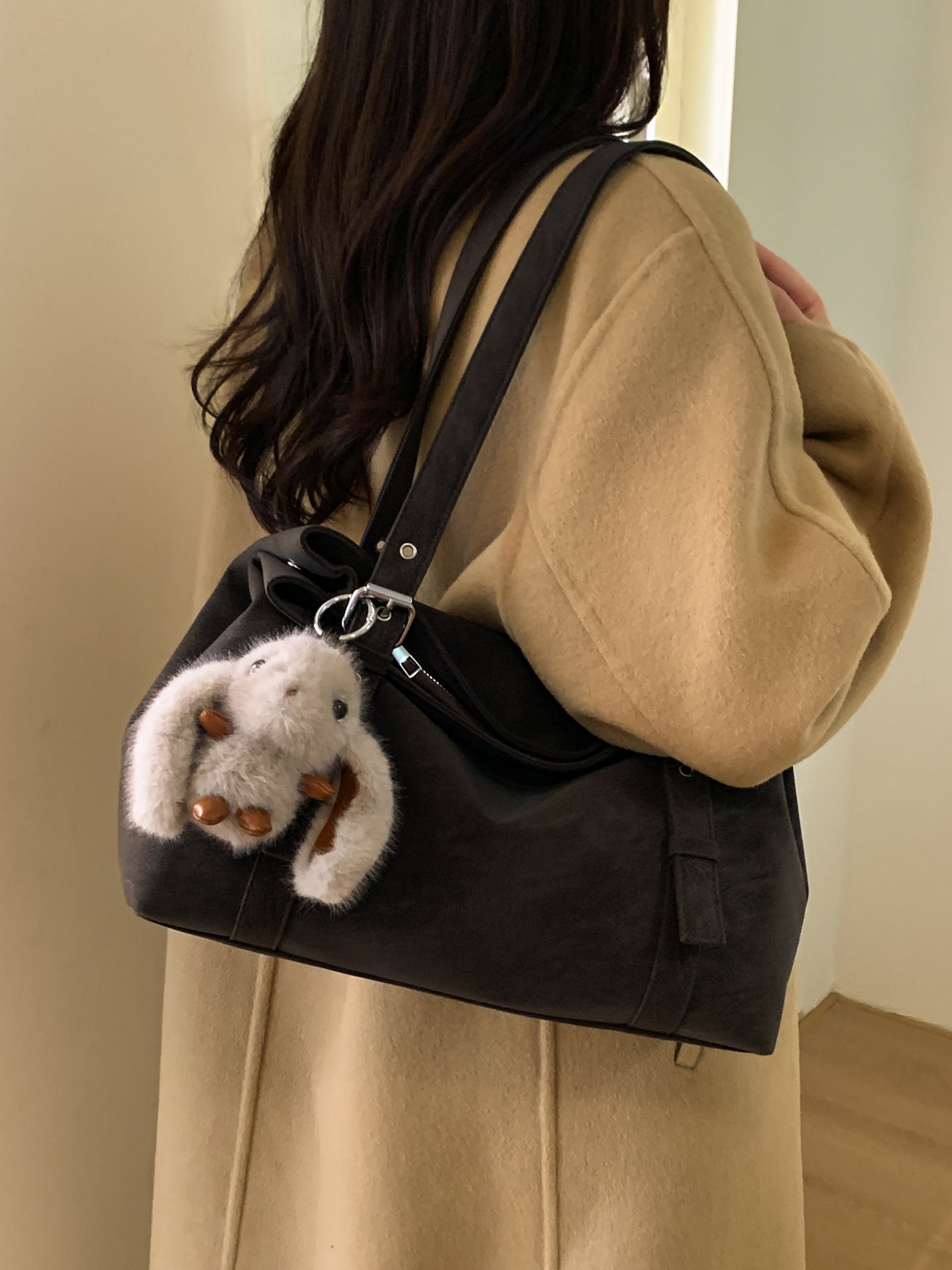 Pretty Creative Women's Retro Good-looking Commuter Handbags
