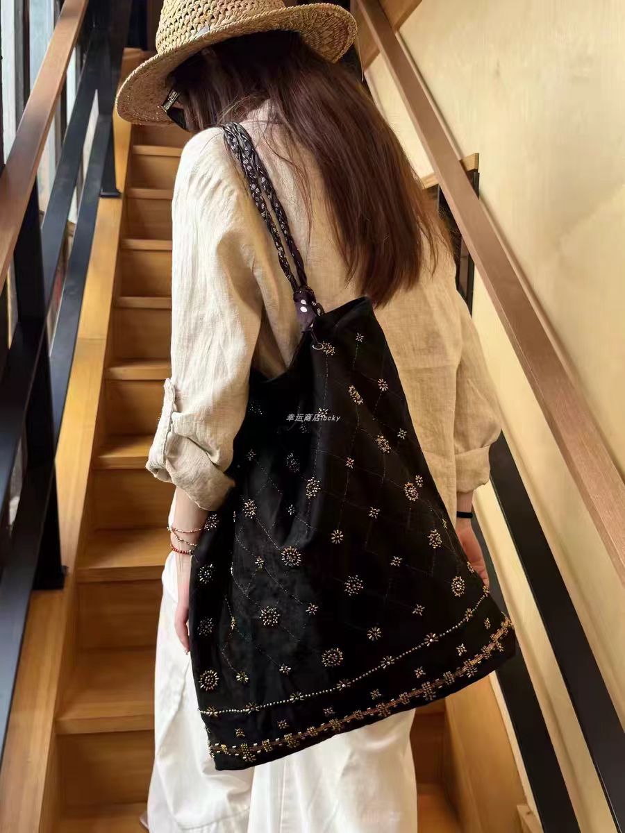 Women's Embroidered Design Chinese Fashion Retro Large Capacity Women's Shoulder Bag