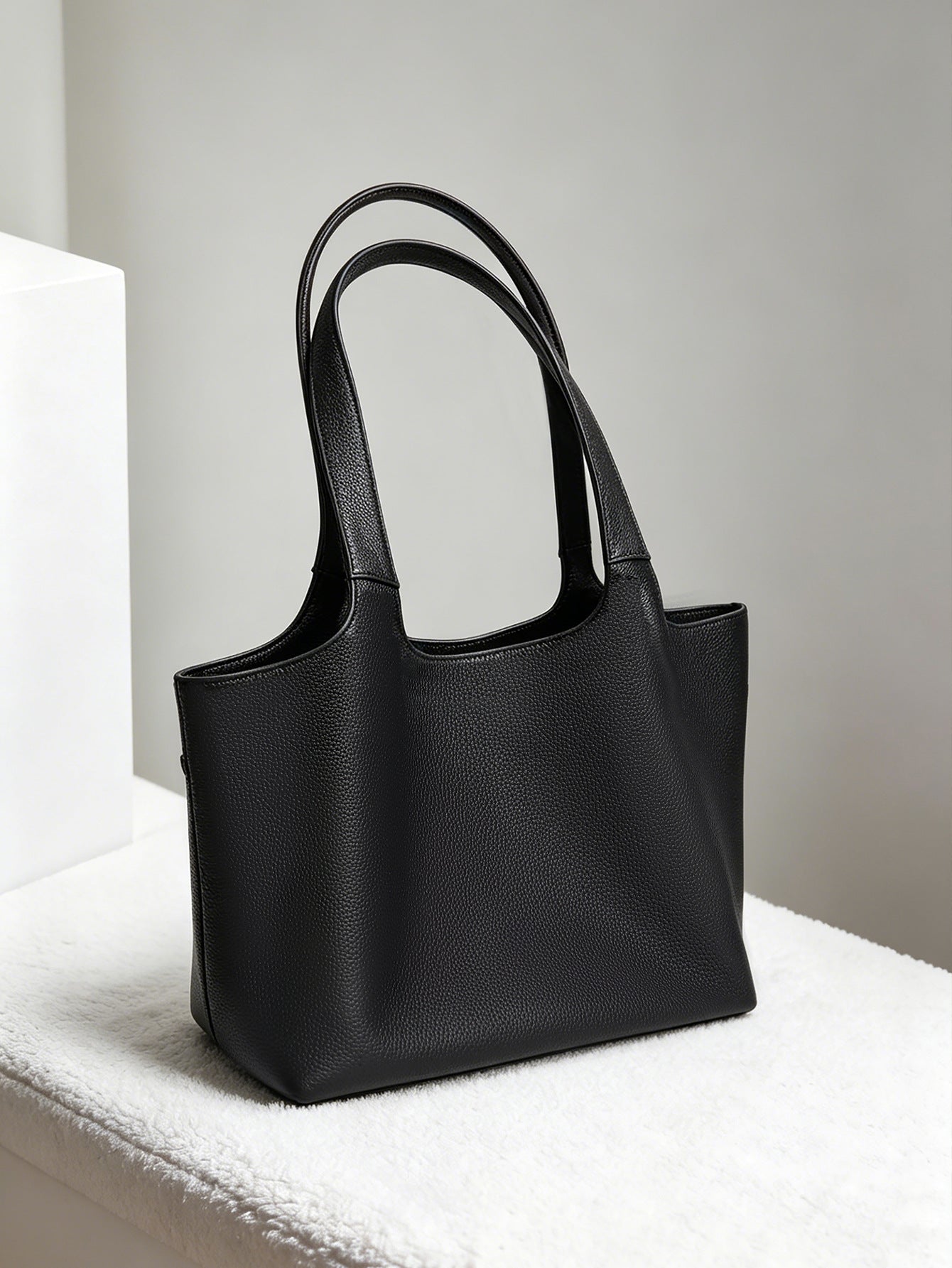 Women's Fashion Large Capacity Commuter High Sense Underarm Top Layer Cowhide Women's Shoulder Bag