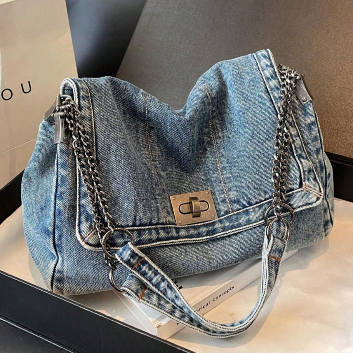 Women's Chain One Fashion Commuter Underarm Retro Women's Messenger Bag